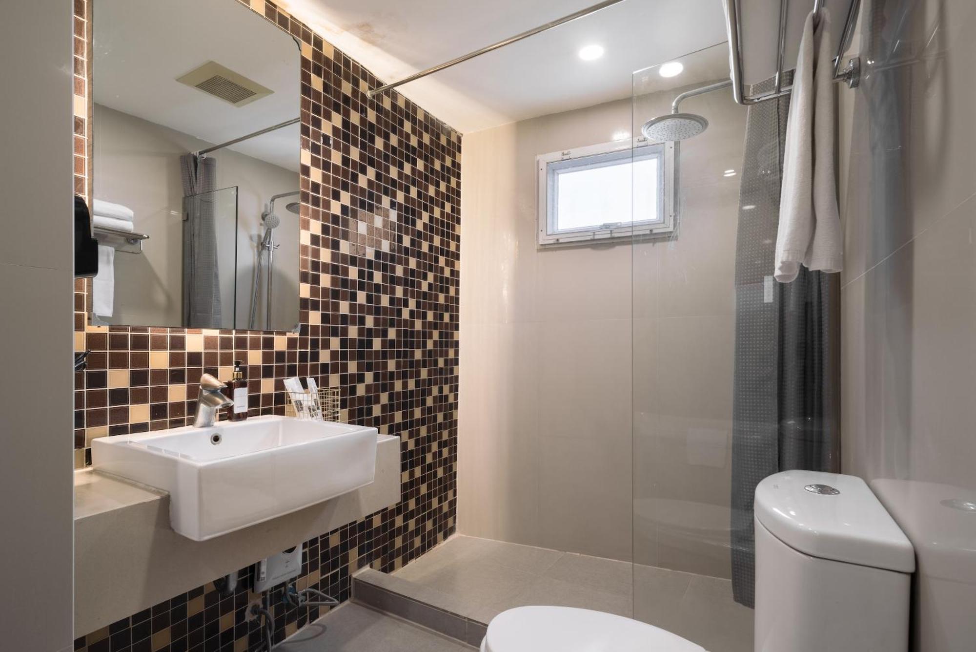 Aspira Suites Sukhumvit 20 Bangkok Exterior photo